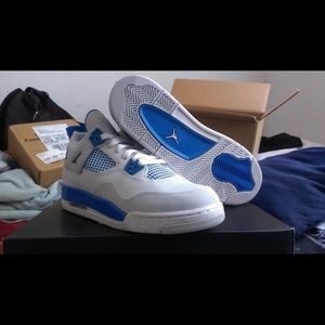 Jordan Retro 4 “military” edition